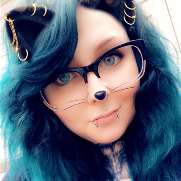 Merry Meet, your Posher, Bree 🖤 - Picture 5 of 7